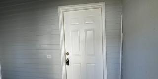 2 bedroom house with garage! Gallery 17