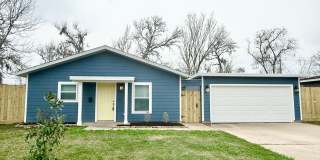 Awesome Recent Construction ! Cute 3/2/2 in Lake Jackson! Gallery 1
