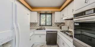 2531 W Howard Street Gallery 6