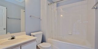 Gorgeous 2 Bedroom Townhome available in Palatine! Gallery 8