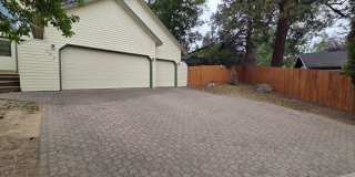 Spacious 4 Bed/2.5 Bath Home on Cul-De-Sac - NE Bend Gallery 1