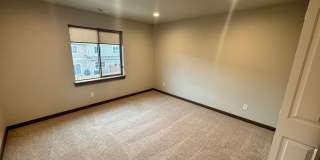 Beautiful 3 Bed, 2.5 Bath Large Townhome Gallery 12