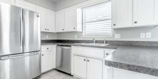 Newly Renovated Duplex! Rare! Gallery 9