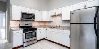 4326 N Avers Avenue Gallery 8