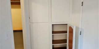 2bd/1bth Duplex in Kent with detached garage Gallery 16