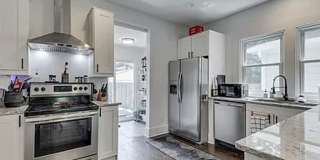 Updated 2BR Townhome | Bates-Hendricks | Steps to Fountain Square Gallery 14