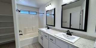 Beautiful Remodeled 3 bed, 2 bath home in convenient El Mirage neighborhood! Gallery 19