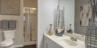 Lake's Edge Apartments Gallery 19
