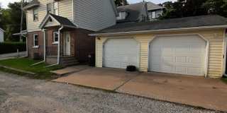 3 bedroom Moline house with 2 car garage! Gallery 1