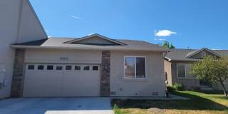 Bright & Spacious 2-Bed Townhome in great neighborhood with attached 2-car Garage! Gallery 1