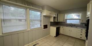 Charming 3 Bedroom near Lake Waco Gallery 12