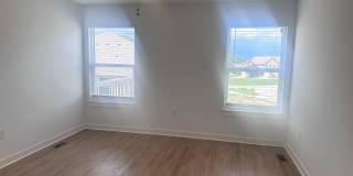 4 Bed | 3 Bath | 1 Car Garage Duplex in Kansas City w/ Move in Special Gallery 11