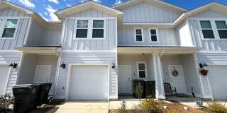 Bright, Open Concept Townhouse with Community Pool! Gallery 1