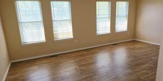 Beautiful 3BR Townhome in Burtonsville | Garage, Deck & Community Amenities Gallery 21