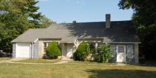 3 bedroom, 1 bath home close to stadium!! Gallery 1