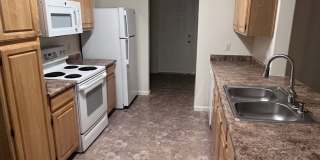 NICE CONDO AT THE RESERVES @ GALLERIA IN ROSEVILLE!! Gallery 3