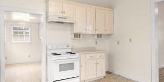 Cozy 2 Bedroom Downtown Home Available! Gallery 12