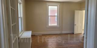 1073 Chicago Avenue Gallery 3
