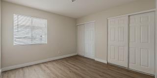 Clean! 3 bed 2 bath Town Home - Central PHX - Gated - Pool! MOVE-IN SPECIAL!! Gallery 9