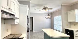 3BD/2BA House Off Perkins between Bluebonnet and Siegen. Gallery 32
