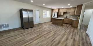 Brand New Remodel (2026)!! 5 Bedroom 2 Bathroom Home Near Campus Gallery 4