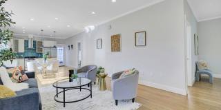 Wonderful House with Huge Deck in an Amazing Location Gallery 18
