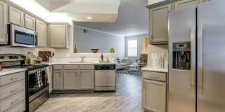 Ellery at Lake Sherwood Gallery 5