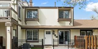 Charming Townhome Overlooking Lake Arbor Golf Course Gallery 1
