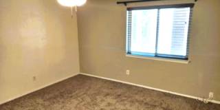 Great Two Story Eastside Townhome With Refrigerated Air Located In Quiet Well Established Neighborhood Gallery 13