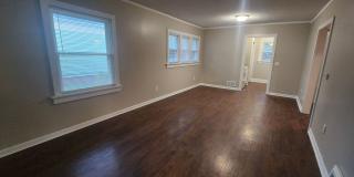 Two bedroom, one bathroom home with detached garage Gallery 1