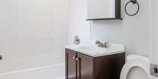 1112 W Glenlake Ave Gallery 1