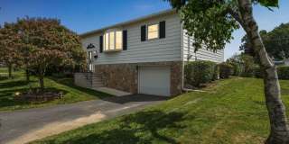 Charming Renovated 2 Bedroom Home in an Upscale area in Hudson, PA Gallery 1