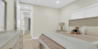 319 S Riverside Drive Gallery 46