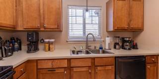 Beautiful upper-level condo in gated community!!! Gallery 13