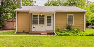 Cozy House With Great Yard Space! Cozy House With Great Yard Space! Gallery 1