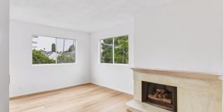 HUGE TOP FLOOR 2 BED 2 BATH IN PRIME SANTA MONICA! -FIREPLACE, BALCONY & GARAGE PARKING SPACE Gallery 6