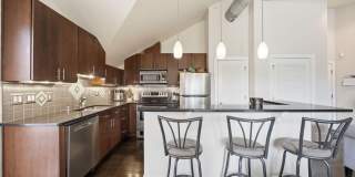 261 S Limestone Gallery 31