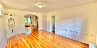 Spacious 6 bedroom 3.5 bath Tudor Townhouse w/Deck close to Georgetown University & Hospital Gallery 12