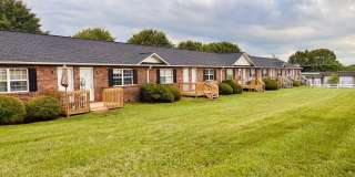 Adorable 1 bed / 1.5 bath with Garage Gallery 1