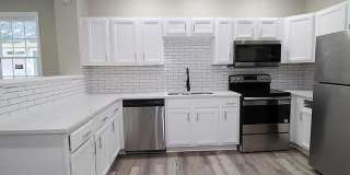 Room in 4 Bedroom Home at Polar Rock Rd SW Gallery 4