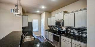 3 Bed at Pershing Pointe! Gallery 1