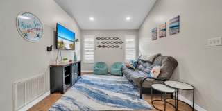Gorgeous 4 bedroom pool house for rent w/ deeded beach access + pool & yard service included in the rent! Gallery 9
