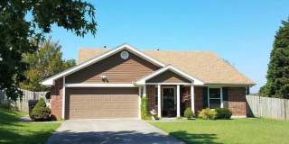 Knoxville 37922 - 3 bedroom, 2 bath home - Contact Susan Niedergeses (865) 300-4722 Gallery 1