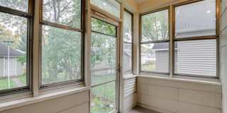 Charming 4 Bedroom/1.5 Bath Home for Rent Gallery 34