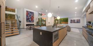 200 N DOHENY Dr Gallery 6