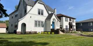 Modern 10-Bedroom House Close to U of M Campus Gallery 1