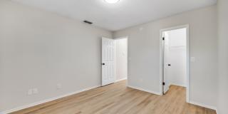 Renovated Apartment in the Heart of Carollwood Gallery 19