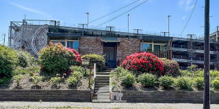 Cute 2:1 Apartment Downtown Olympia with Covered Parking! Gallery 1