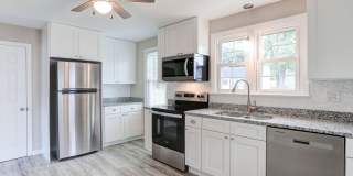 Charming 4 Bedroom Home in Elizabethtown Gallery 1