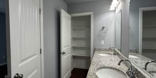 Townhouse with Garage - Minutes from Downtown Rogers Gallery 19